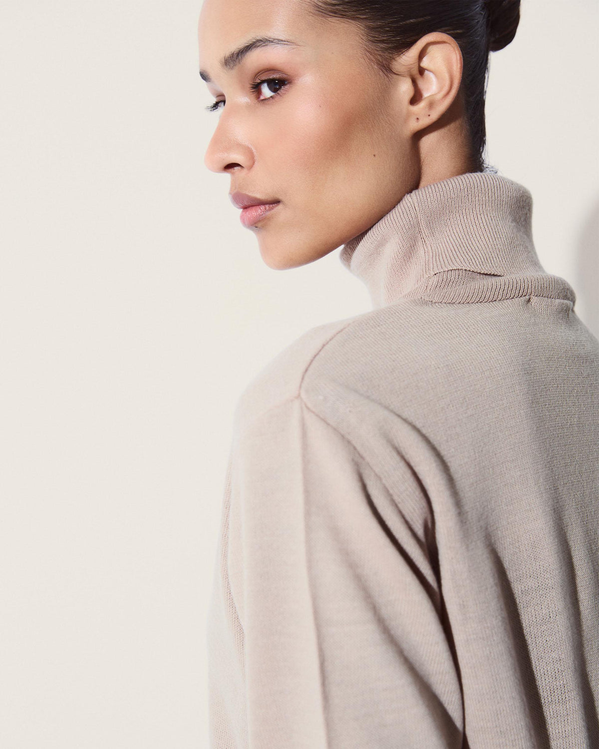 Jersey Punto Fino Cuello Vuelto Beige