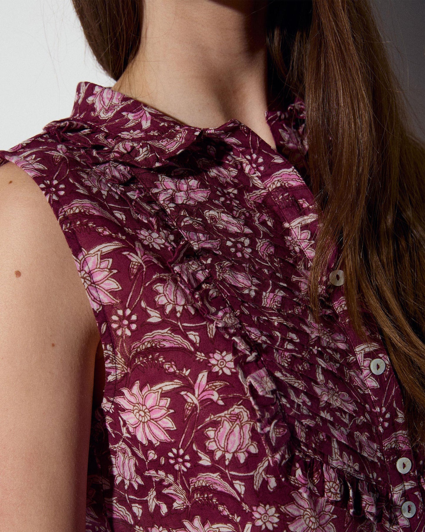 Blouse sans Manches Plastron Imprimé Floral Grenat