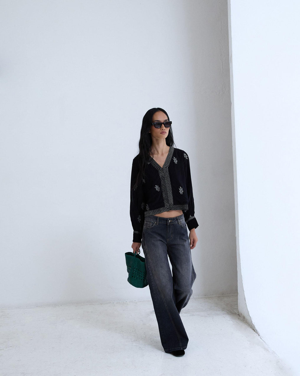 Blusa Gasa Bordados Metalizados Negro