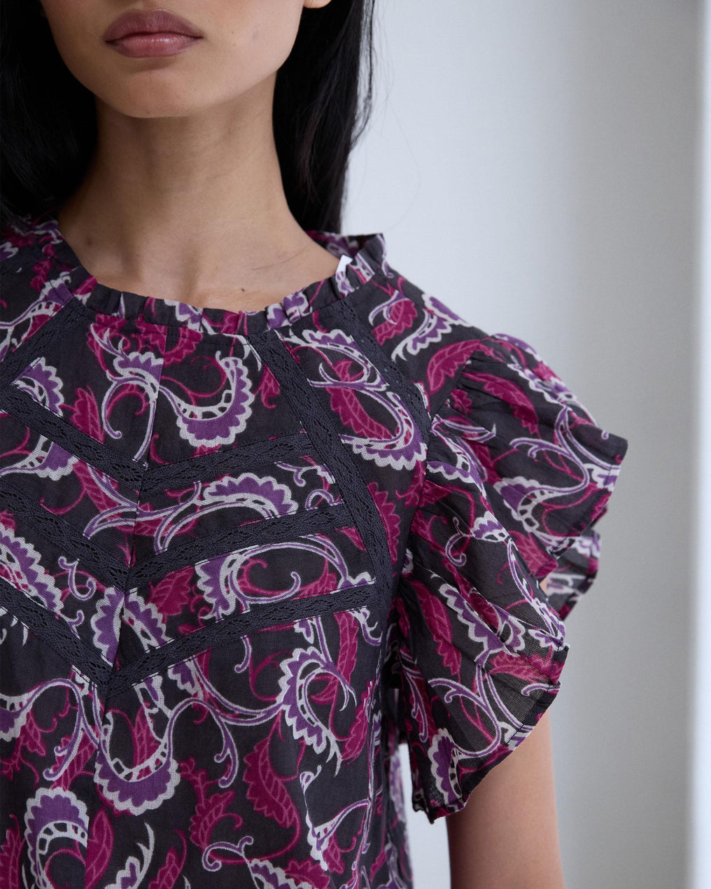 Blusa Manga Curta Volantes Rendas Padrão Antracite