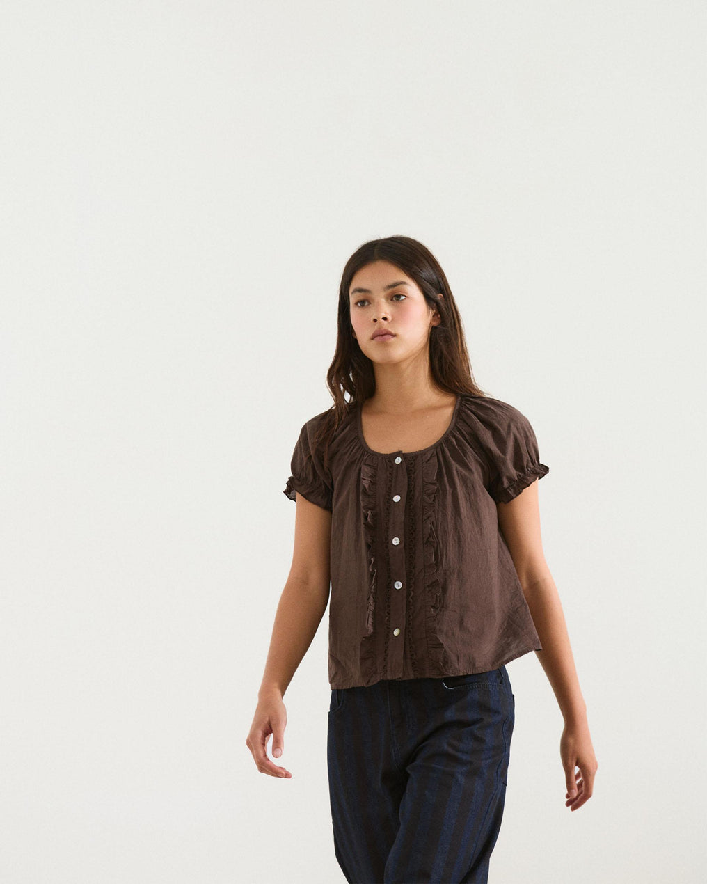 Blusa Botones Volantes Ondas Marrón