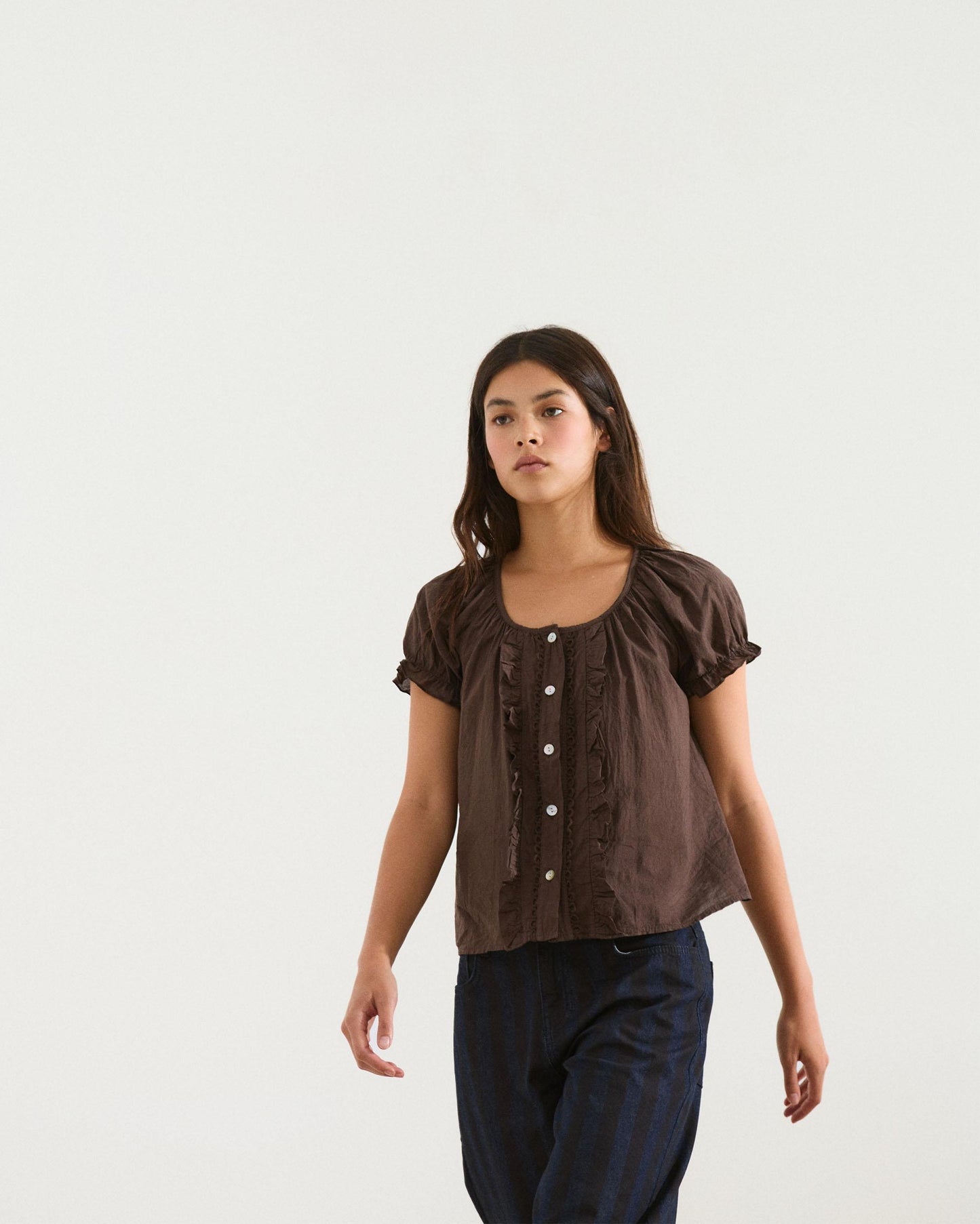 Blusa Botones Volantes Ondas Marrón