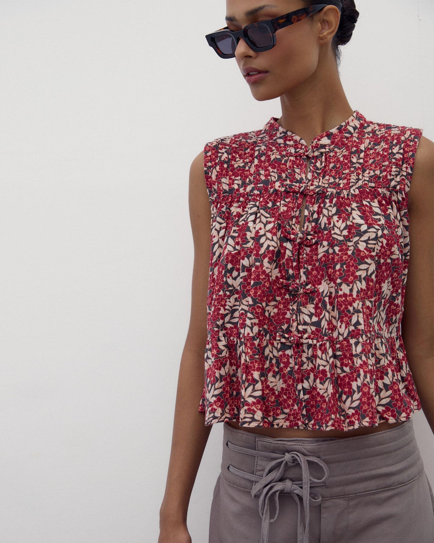 Blusa Sin Mangas Alamares Estampada Granate