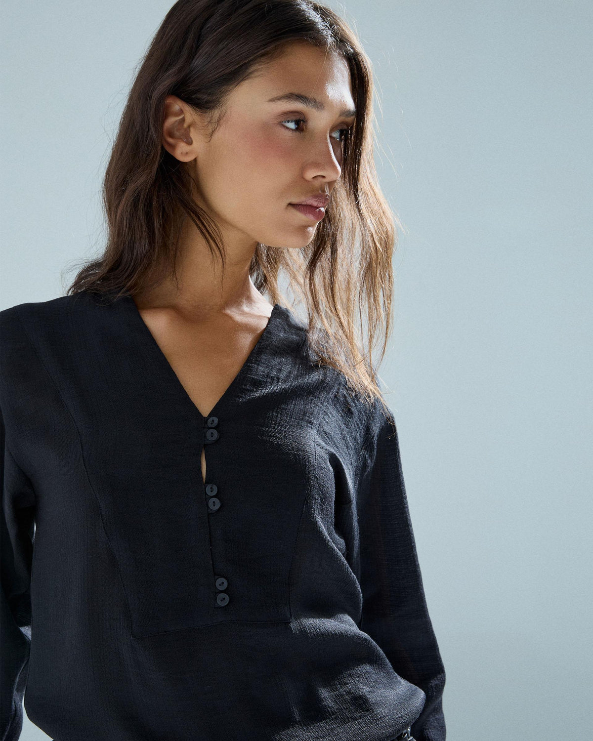 Blusa Canesú Triangular Botones Negro