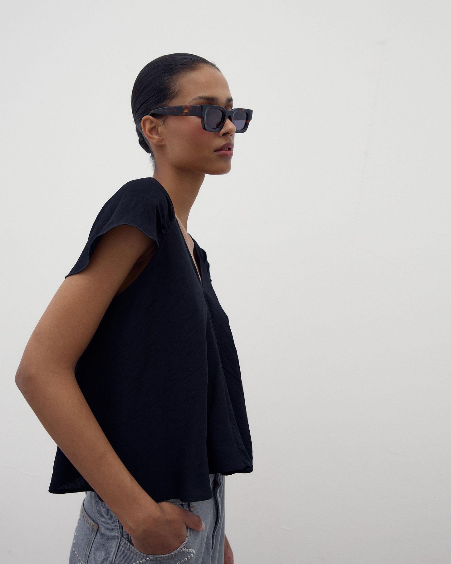 Blusa Decote em V Costas Preto