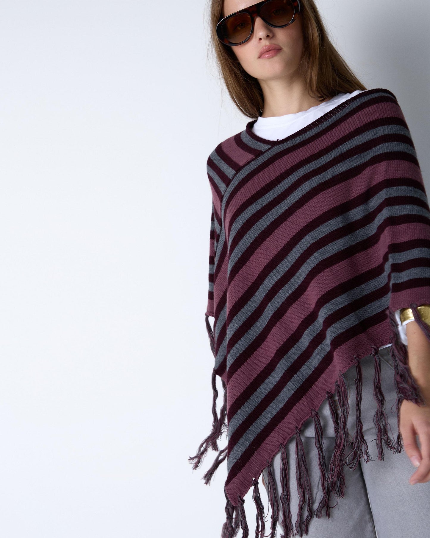 Poncho Rayas Flecos Morado
