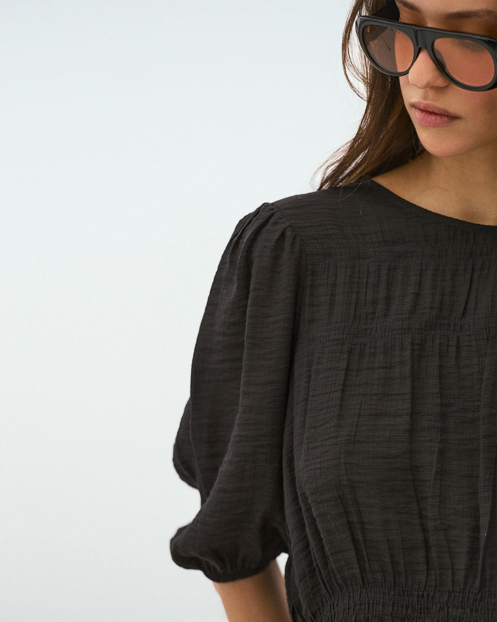 Blusa com Elásticos e Manga Três Quartos Preta