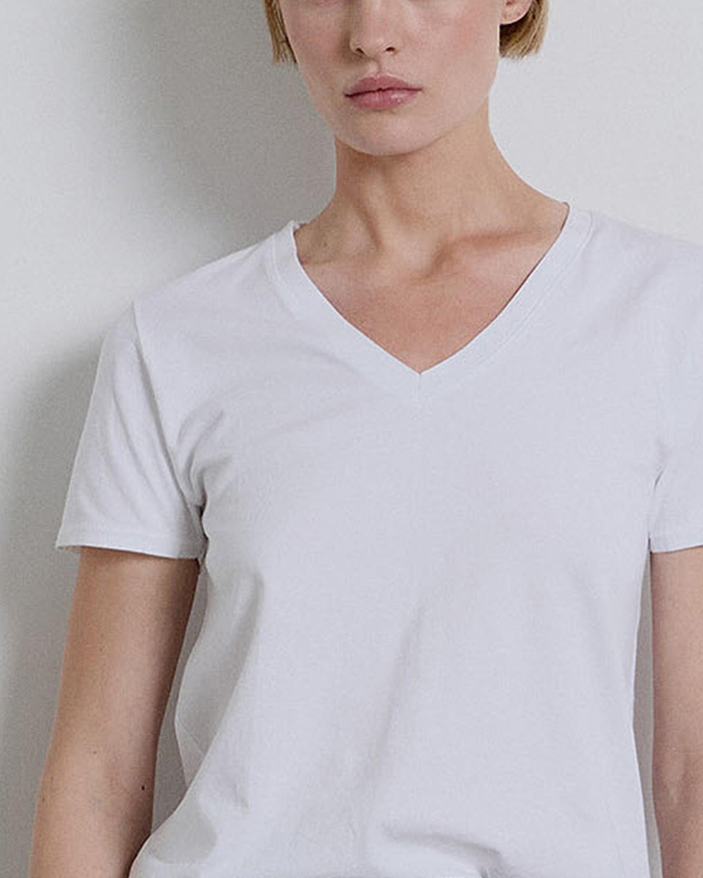 Camiseta Manga Corta Escote Pico Blanco