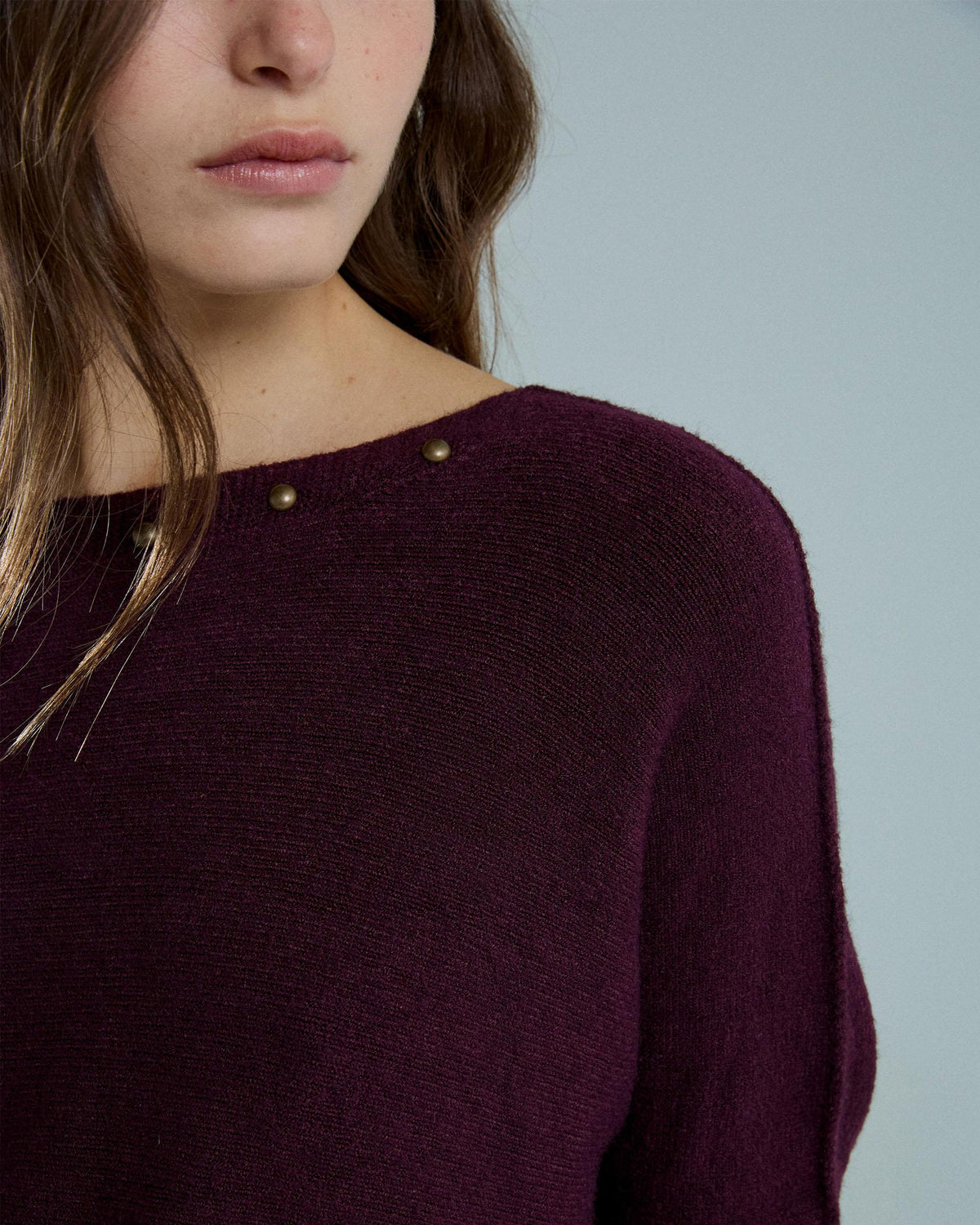 Jersey Tachuelas Escote Granate