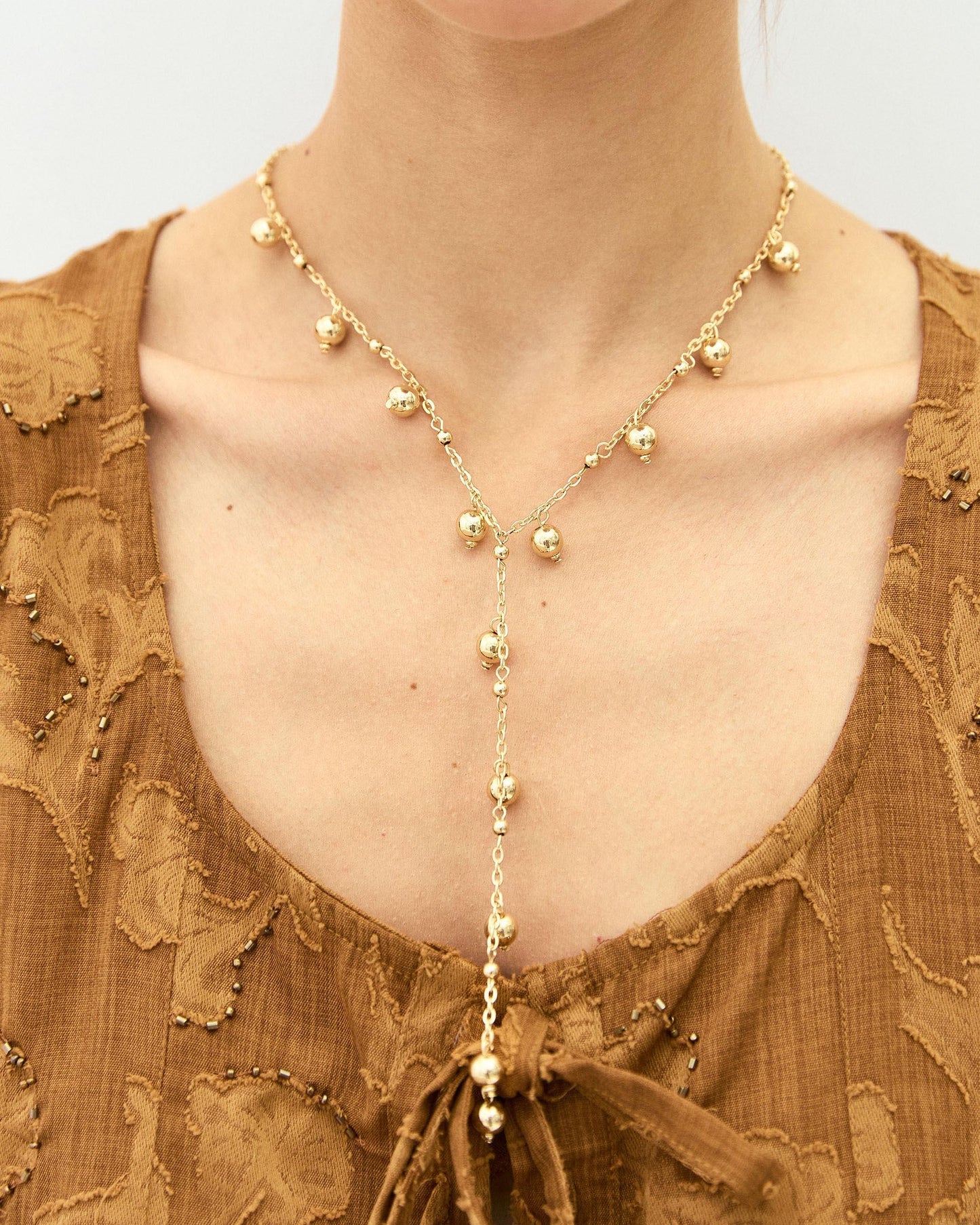 Colar Gravata com Bolinhas Dourado