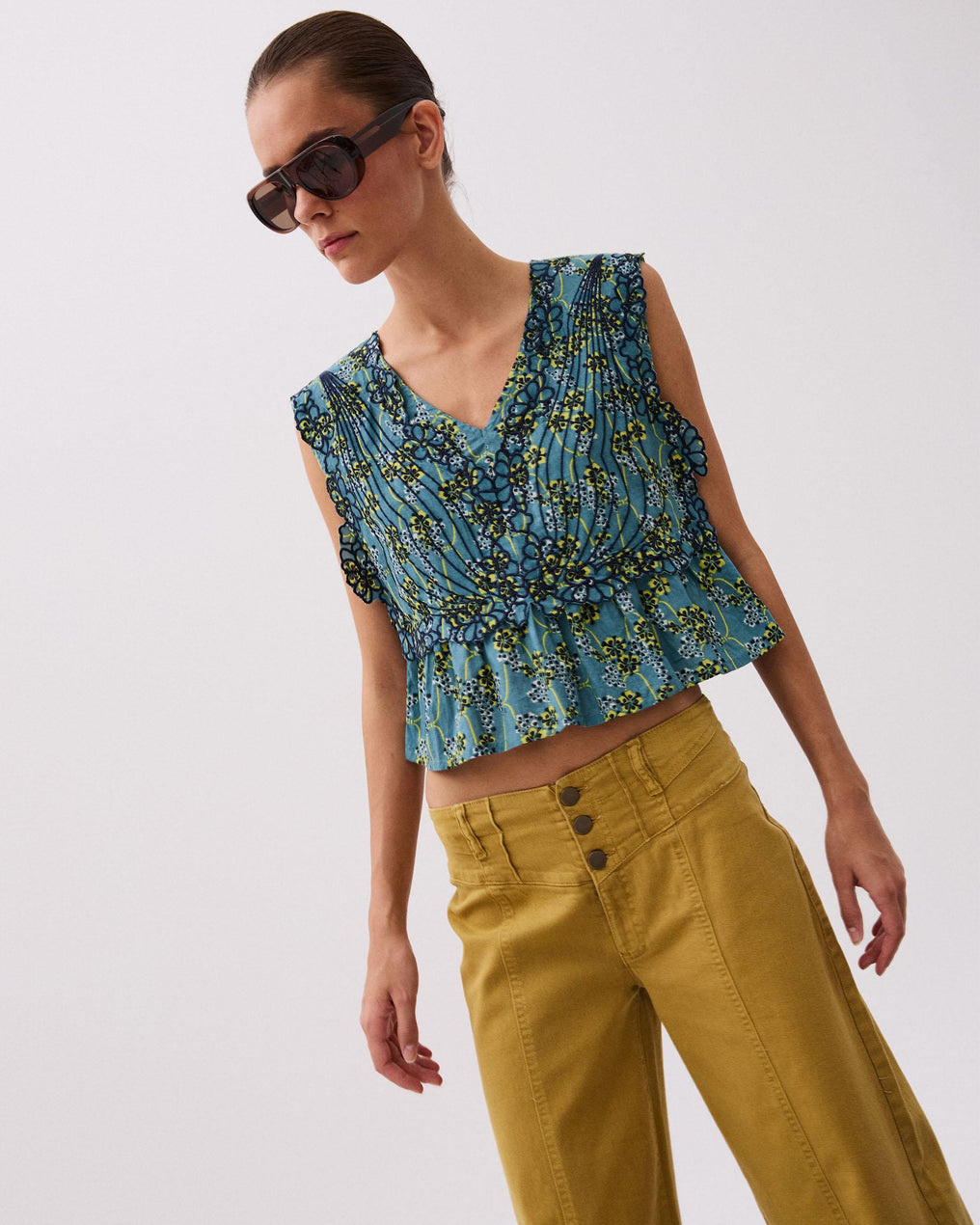 Top Bleu Imprimé à Broderies Florales