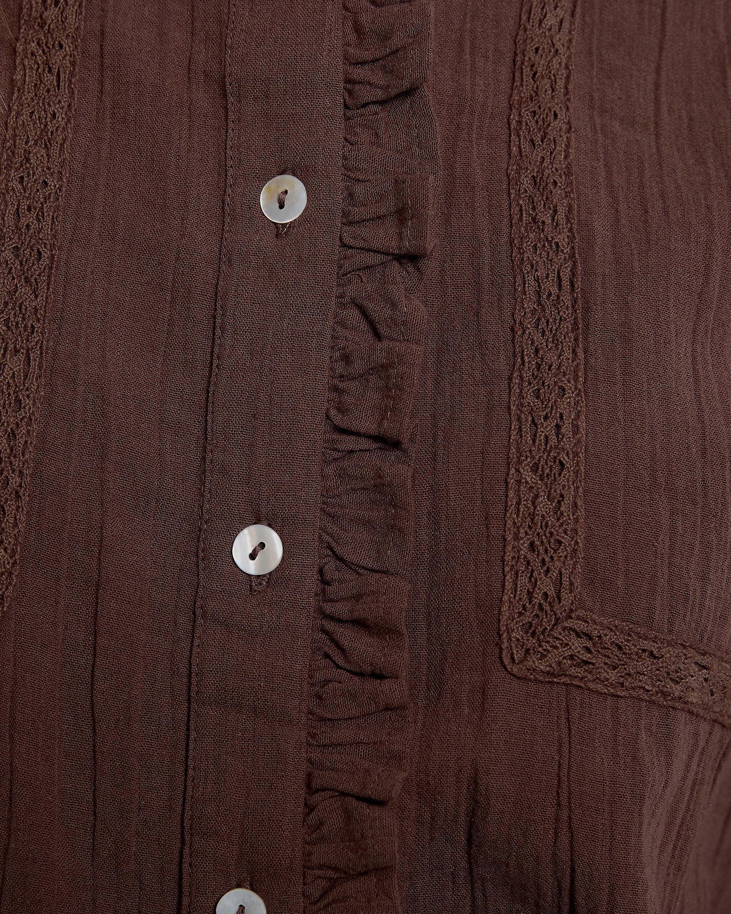 Blusa castanha com jugo de renda