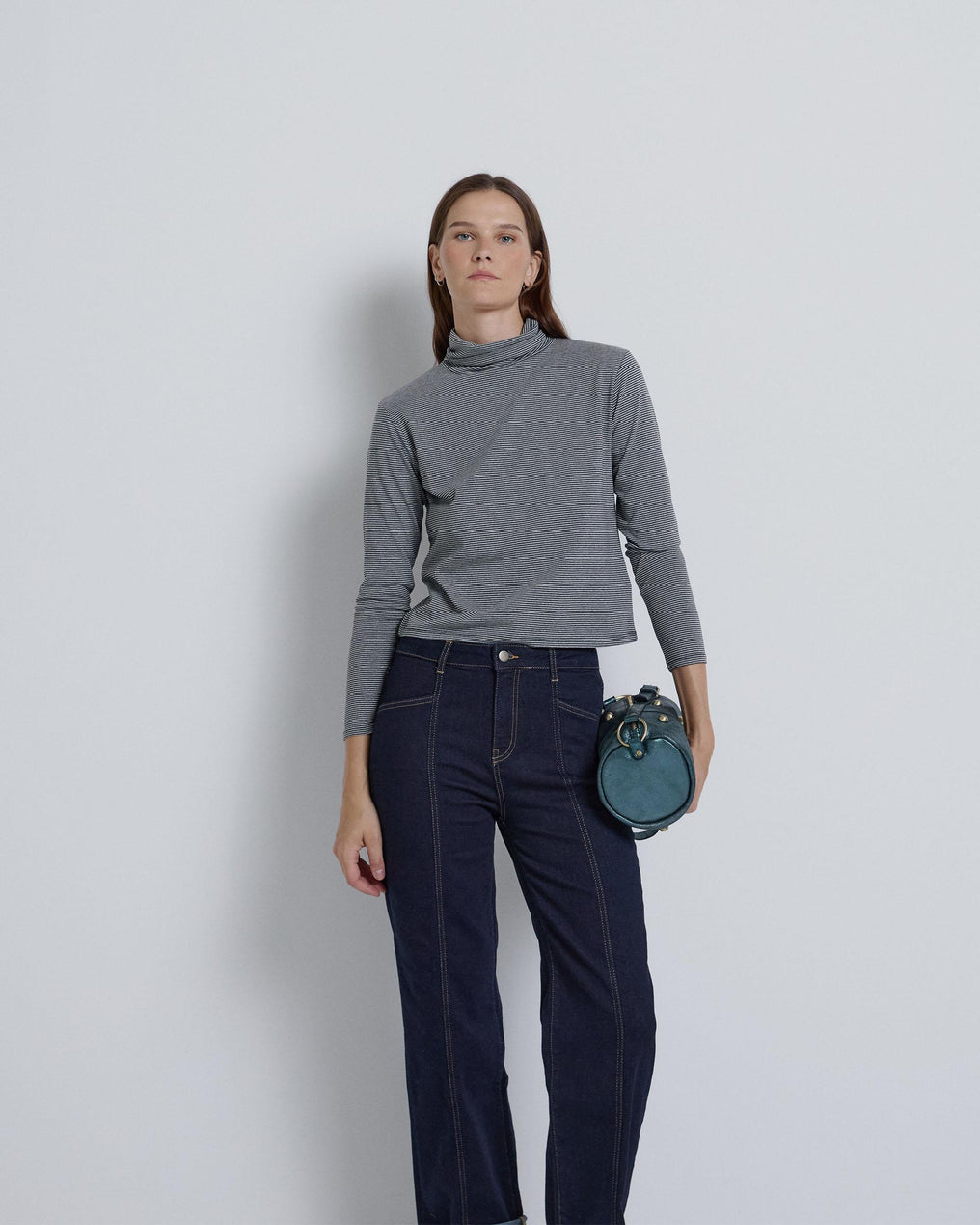 Camiseta Cuello Alto Rayas Gris