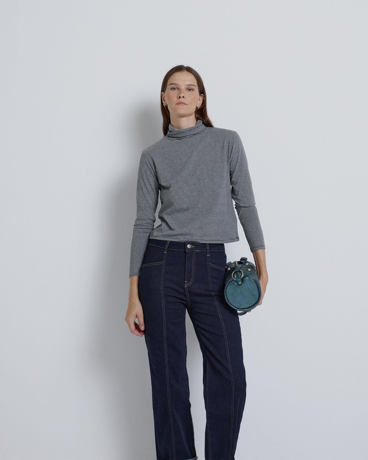 Camiseta Cuello Alto Rayas Gris