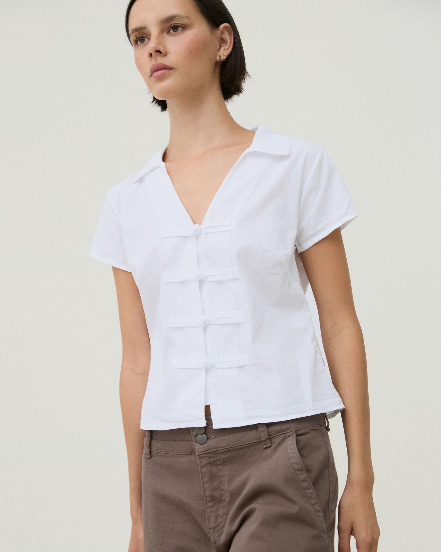 Camisa Manga Corta Alamares Blanca