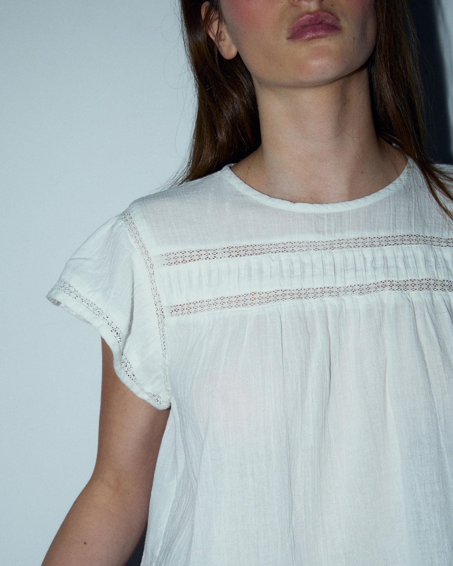 Blusa Manga Curta Rendas Frontal Branca