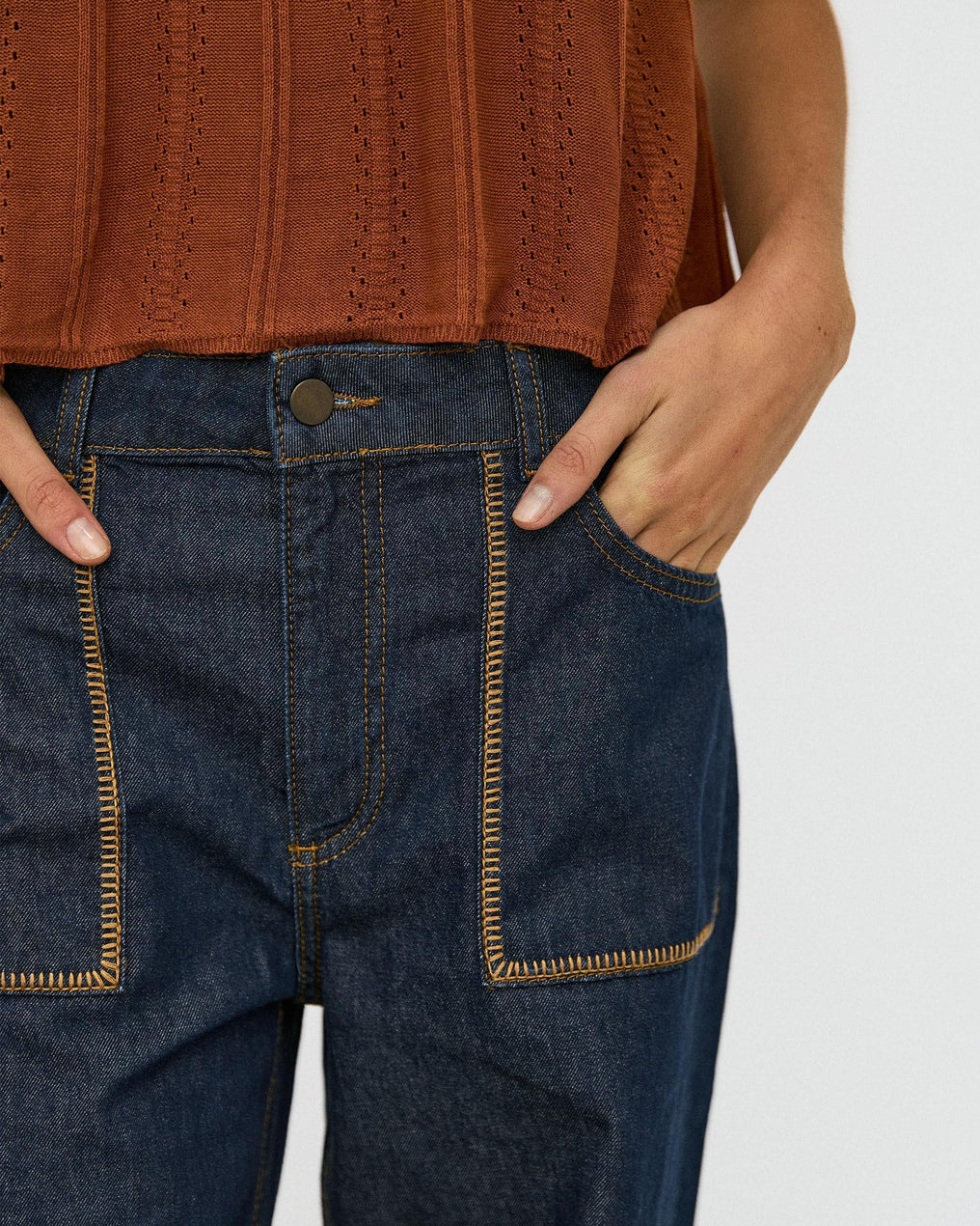 Jeans Poches Surpiqûres Contrastant Bleu Foncé