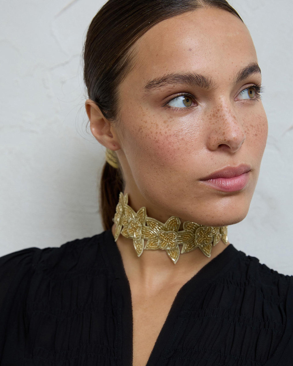 Colar Pedraria Estrelas Dourado