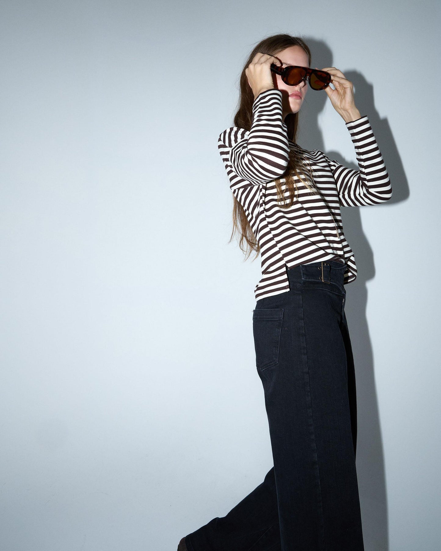 T-shirt listrada branca