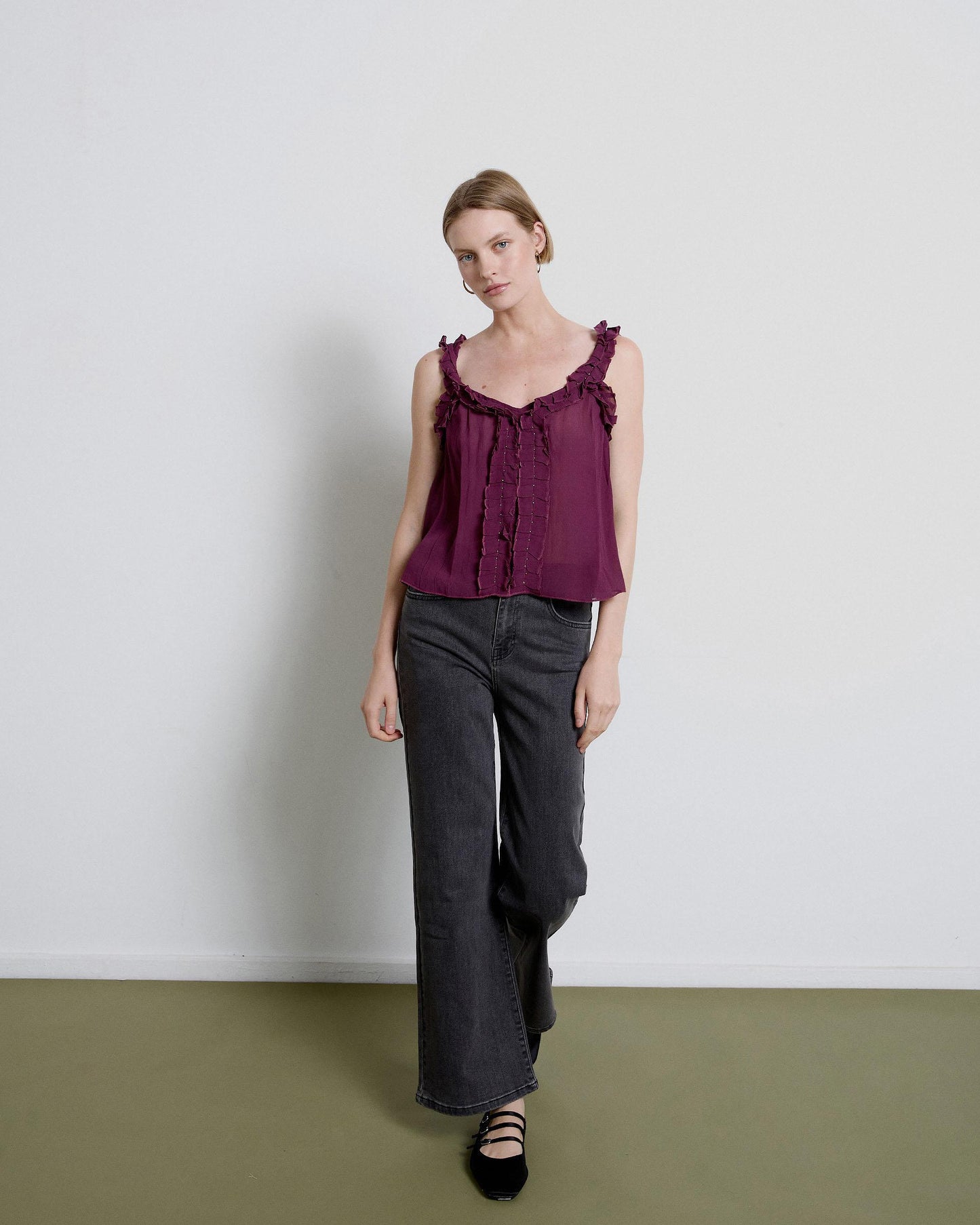 Top Escote V Volante Morado