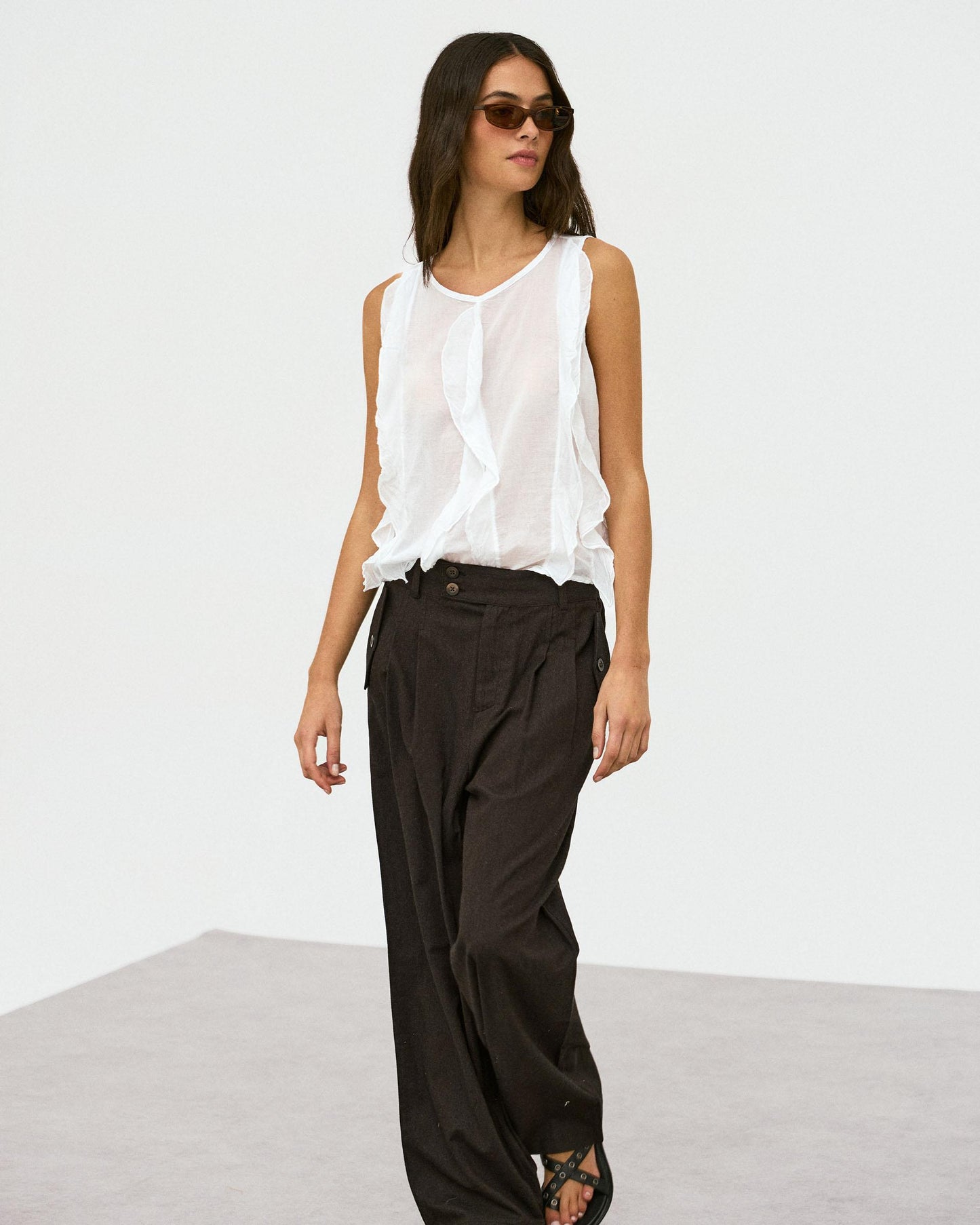 Pantalón Pinzas Bolsillos Laterales Marrón