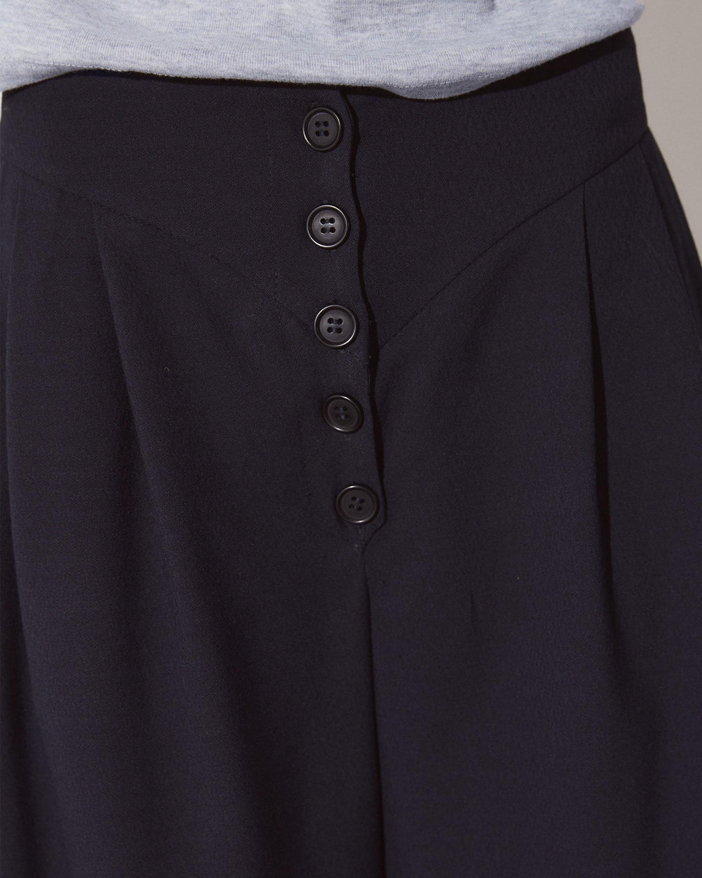 V Yoke Pleated Trousers Dark Blue