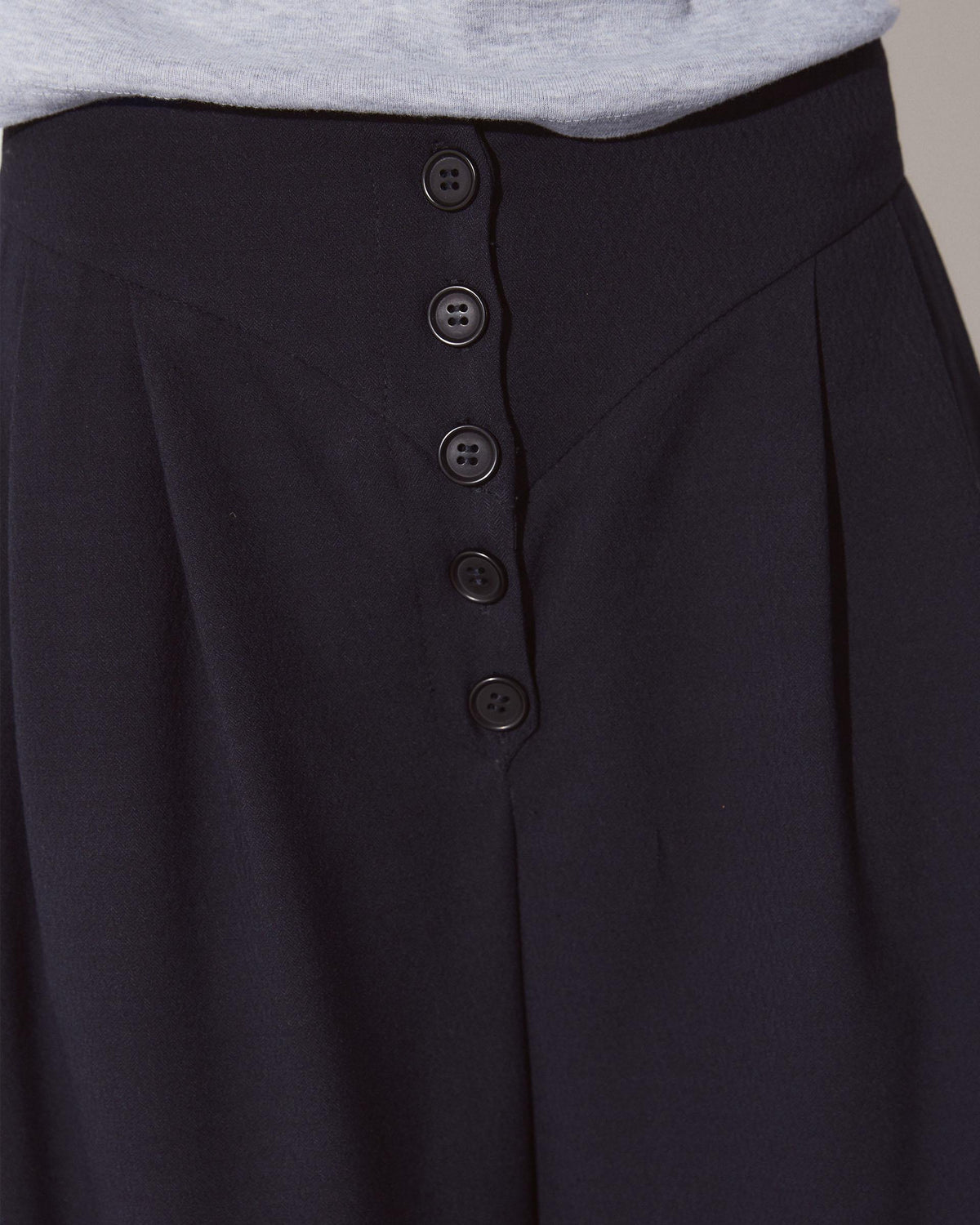 V Yoke Pleated Trousers Dark Blue