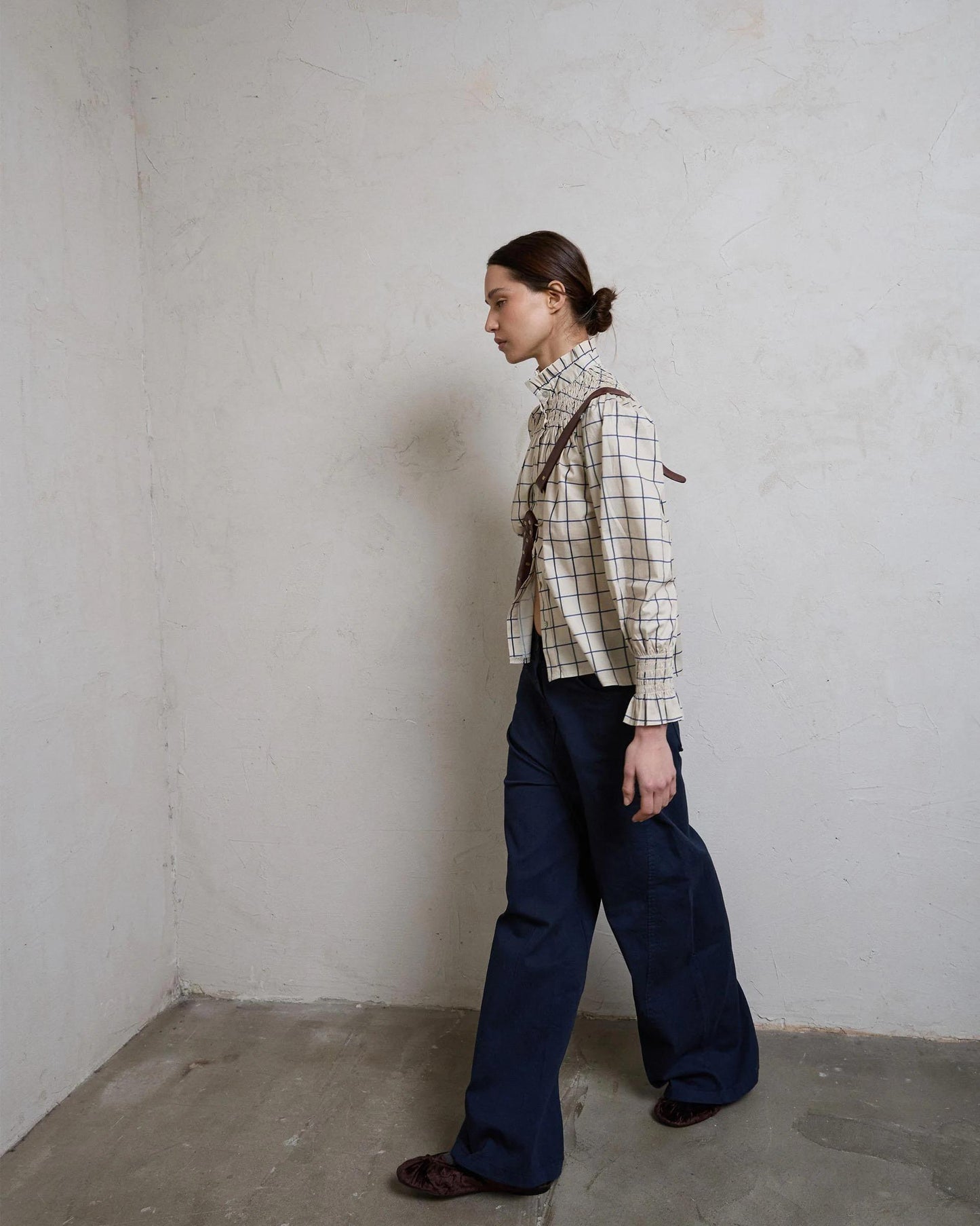 Blusa Nido De Abeja Cuello Cuadros Bicolor Crudo