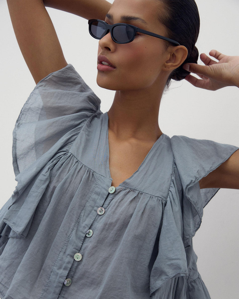 Blusa Botones Volantes Antracita