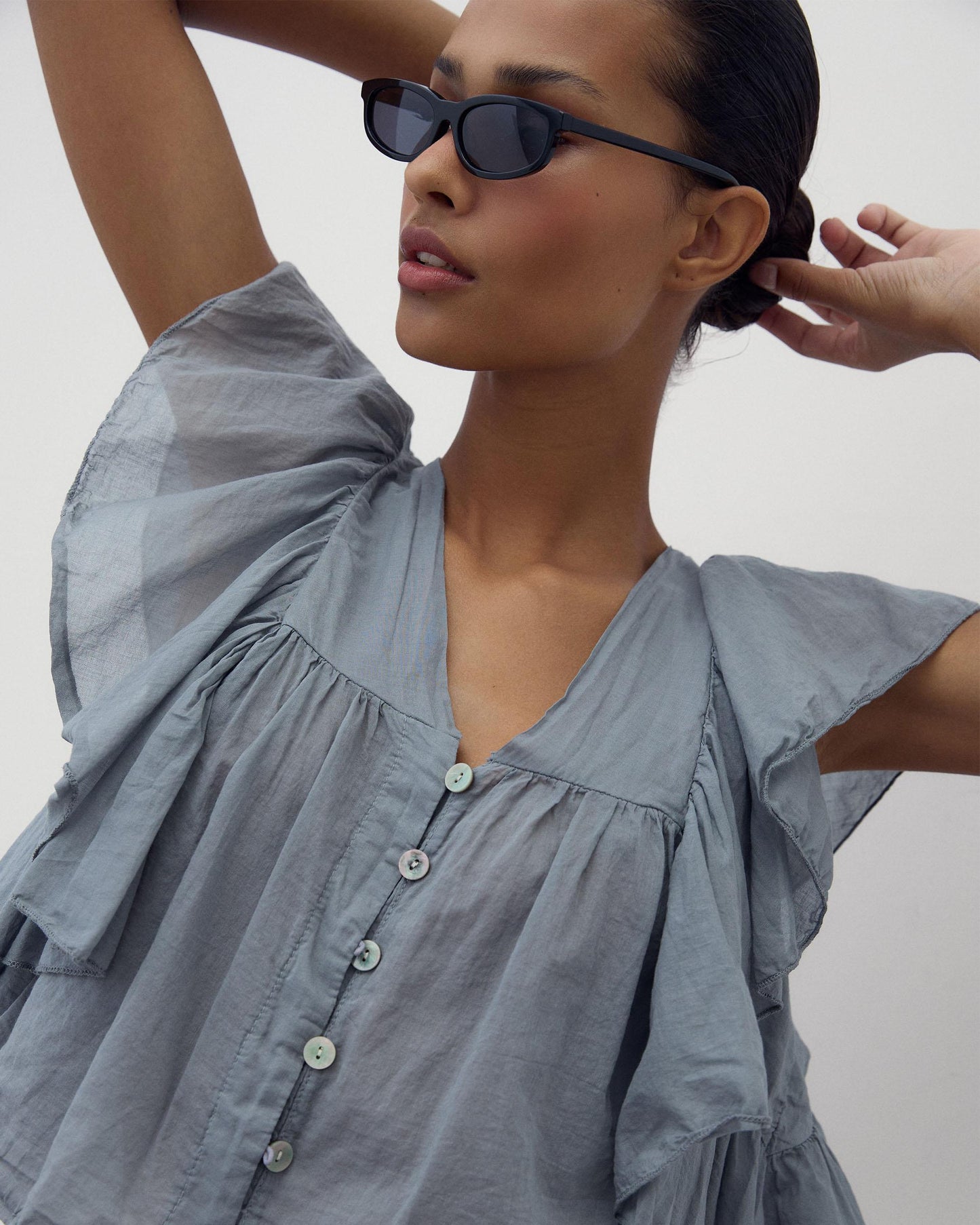 Blusa Botones Volantes Antracita