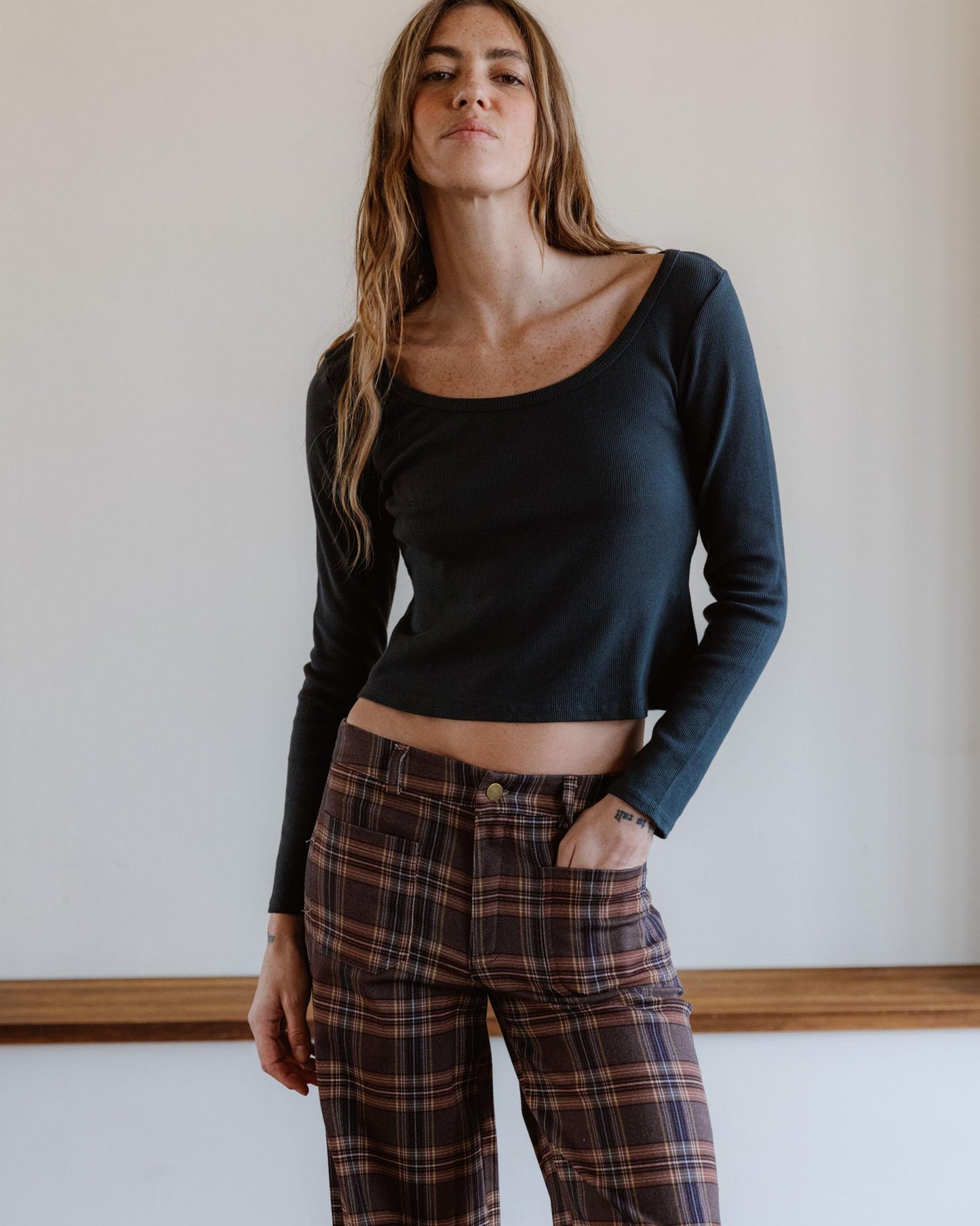 Camiseta Rib Escote Redondo Antracita