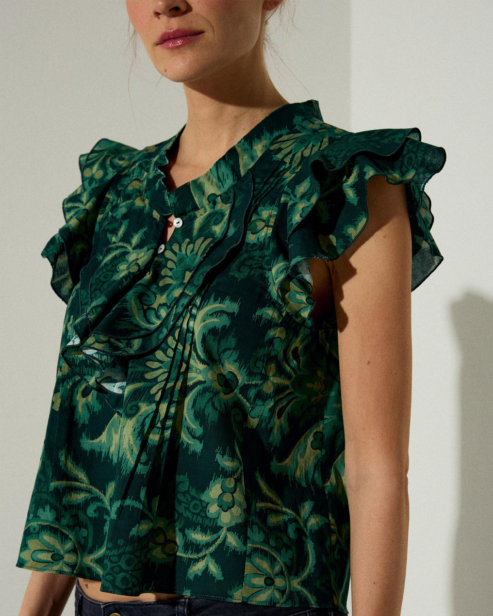 Sleeveless Blouse with Floral Print in Green