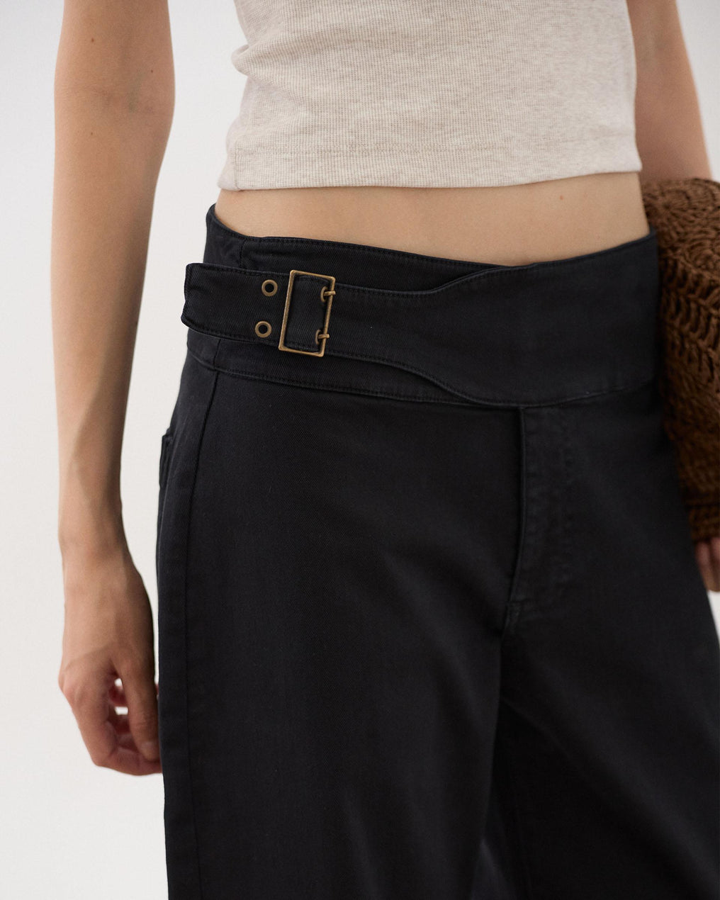 Jeans Cinturón Hebilla Lateral Negro