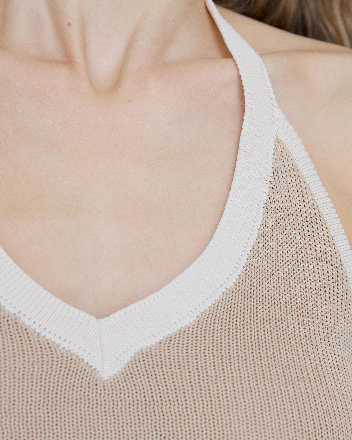 Top Punto Halter Contraste Beige