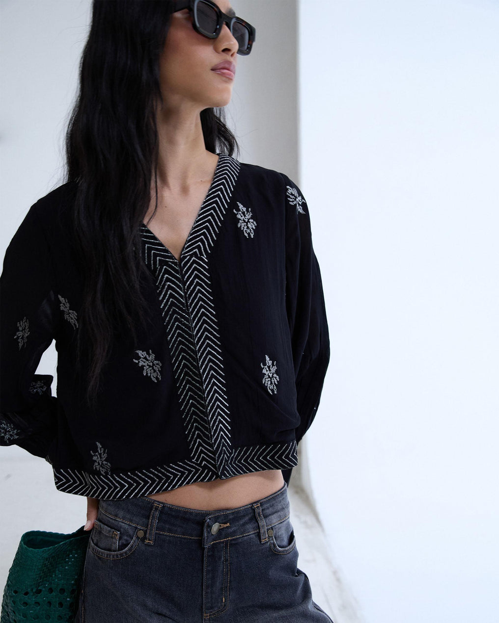 Blusa Gasa Bordados Metalizados Negro