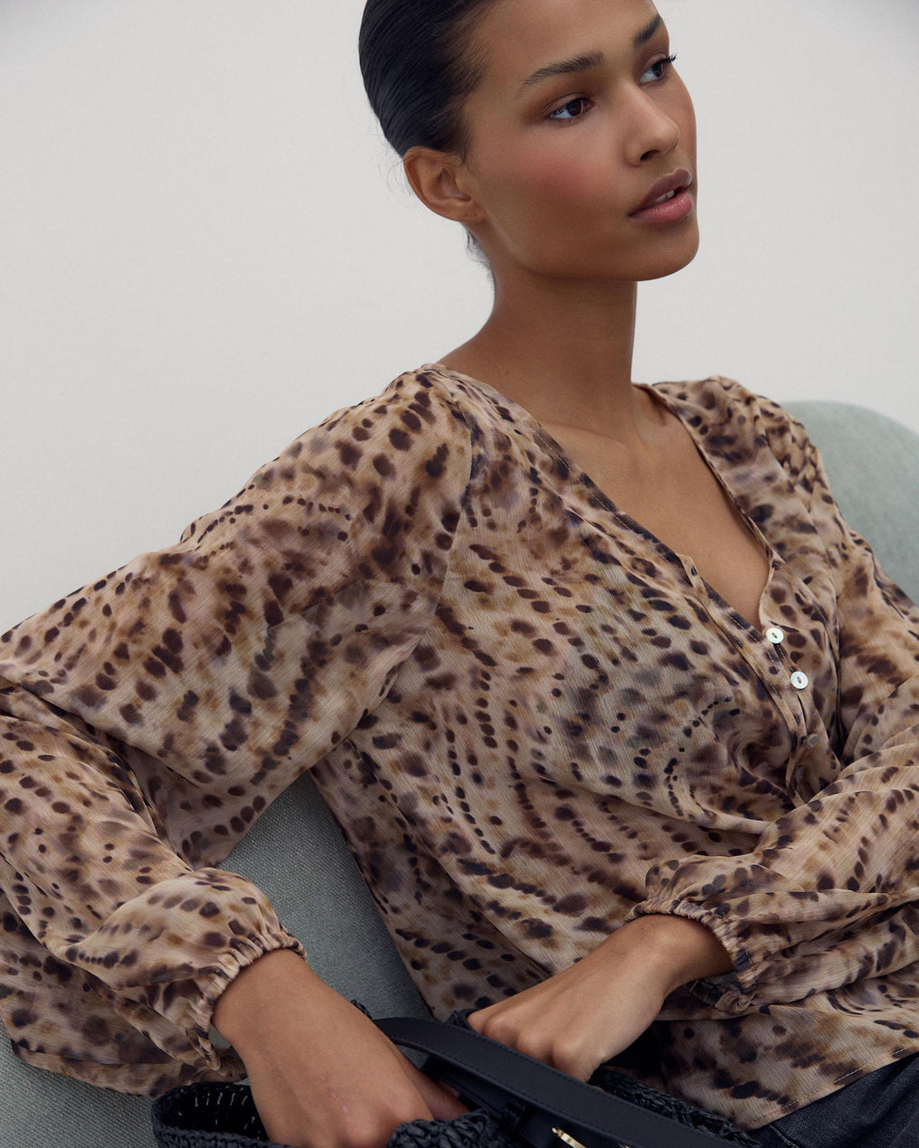 Blusa Fluida Animal Print Beige