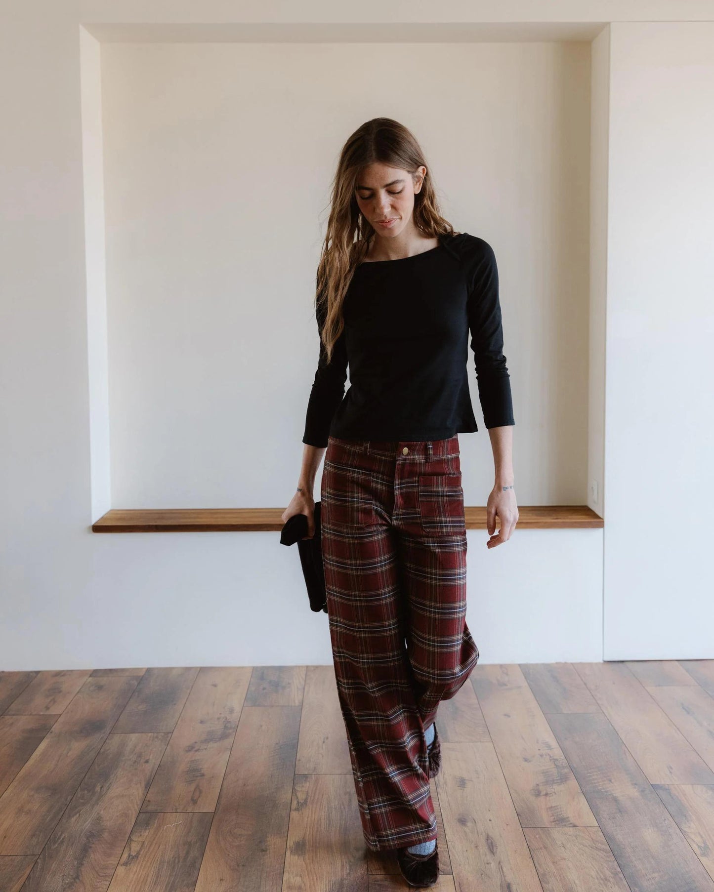 Calça xadrez com bolsos aplicados, cor bordeaux