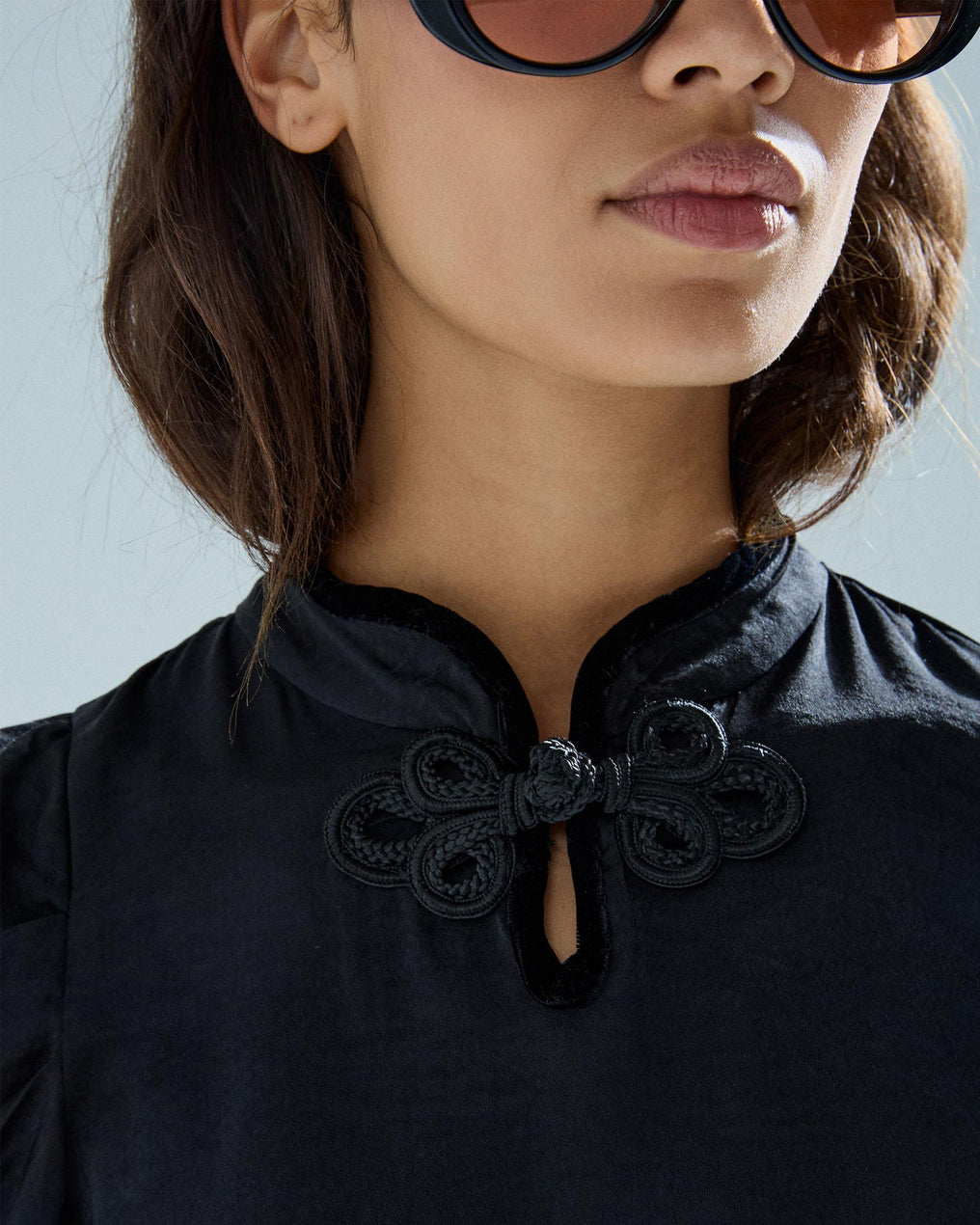 Blusa Alamar Detalle Terciopelo Negro