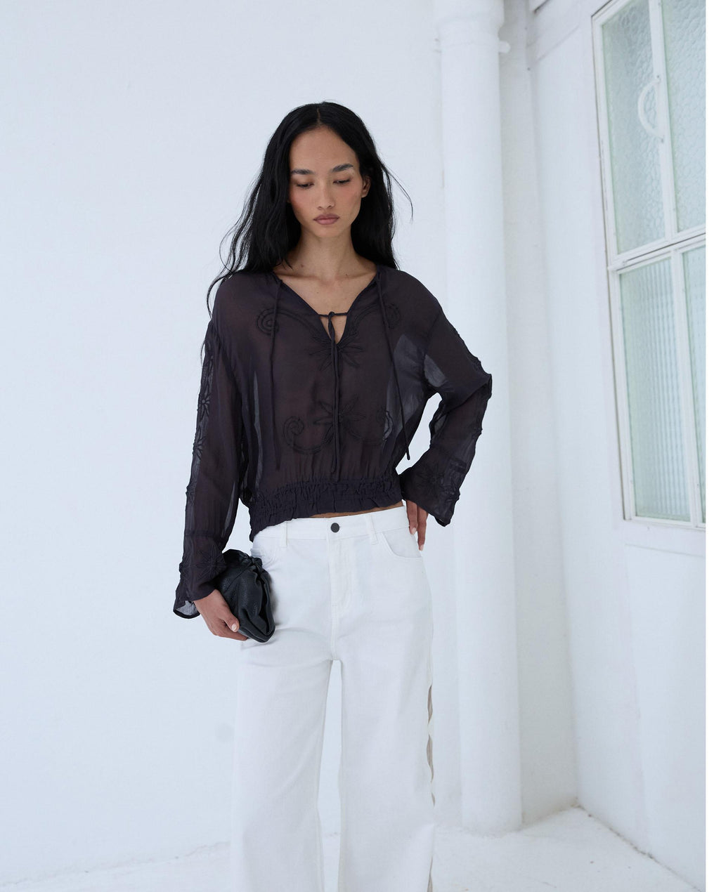 Blusa Bordados Goma Bajo Antracita