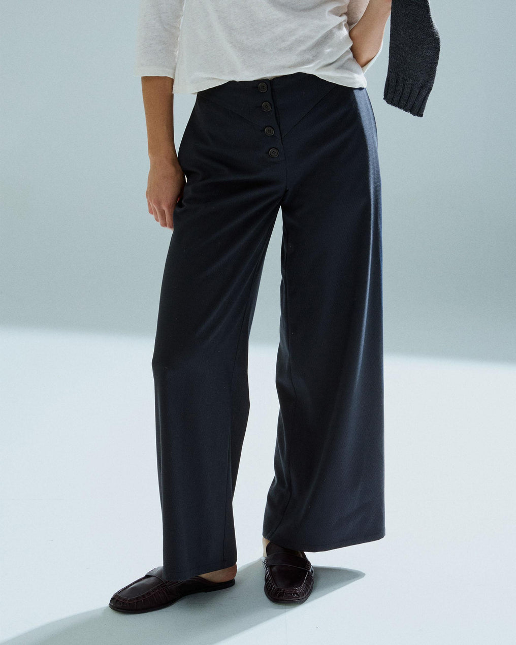 V Yoke Pleated Trousers Dark Blue