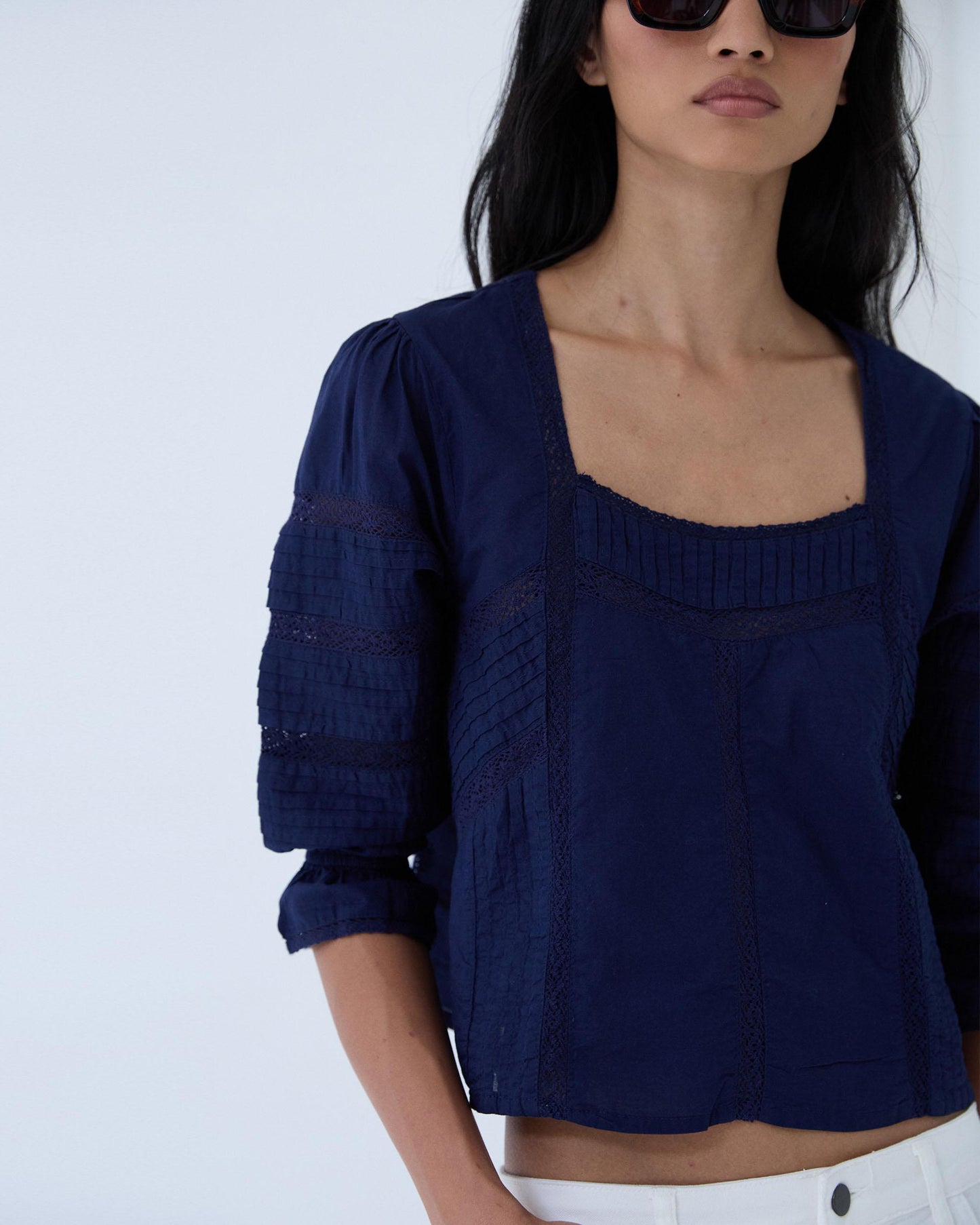 Blouse Col Carré Dentelles Bleu Marine