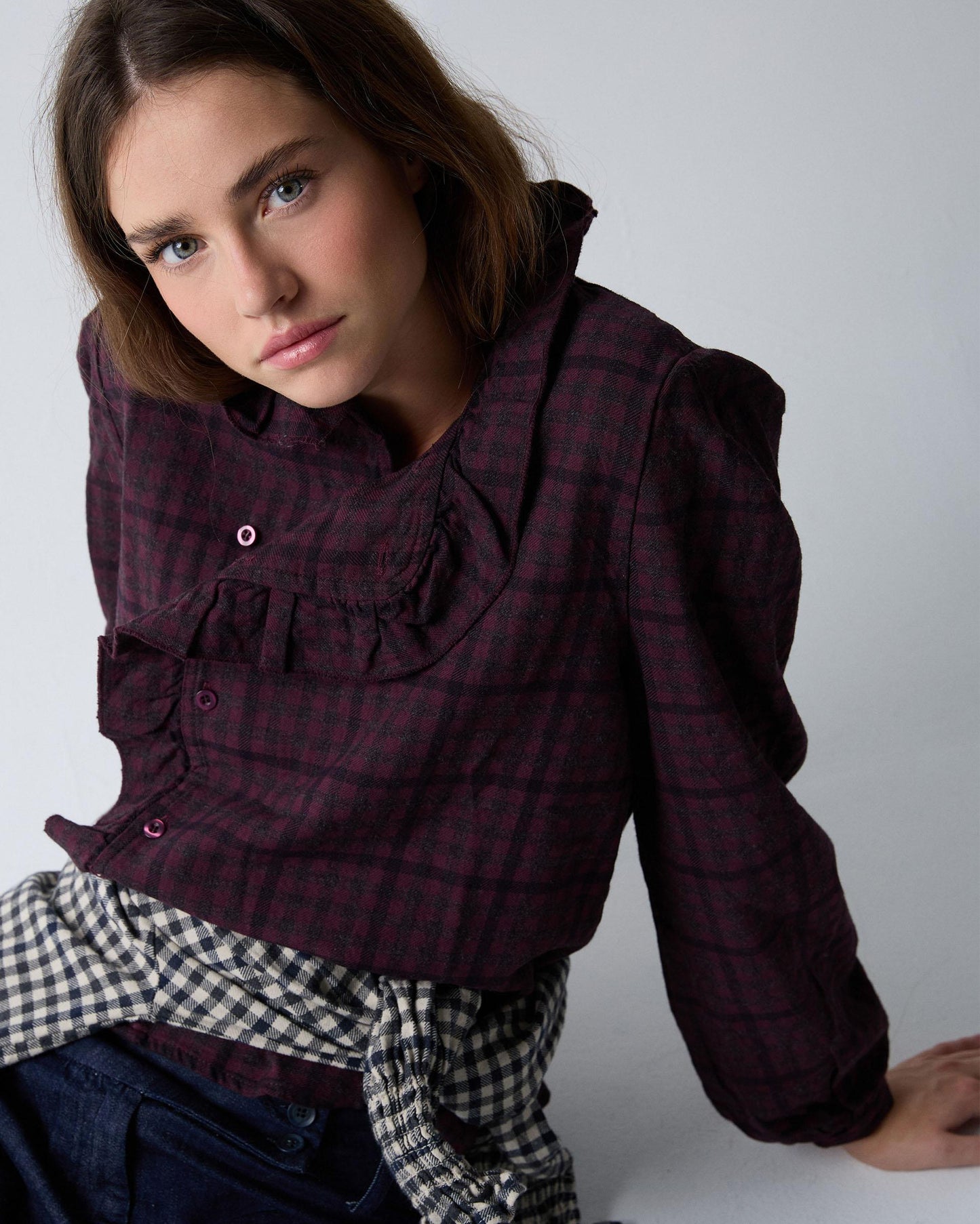 Blusa xadrez roxa com folhos laterais