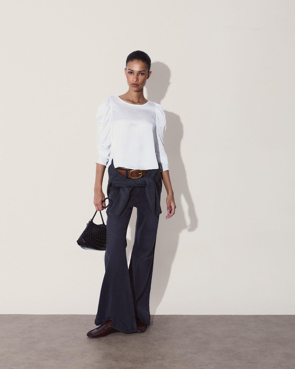 Blusa Satinada Manga Abullonada Blanca