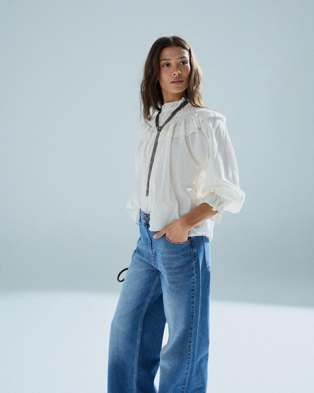 Blusa Cuello Babero Goma Blanca