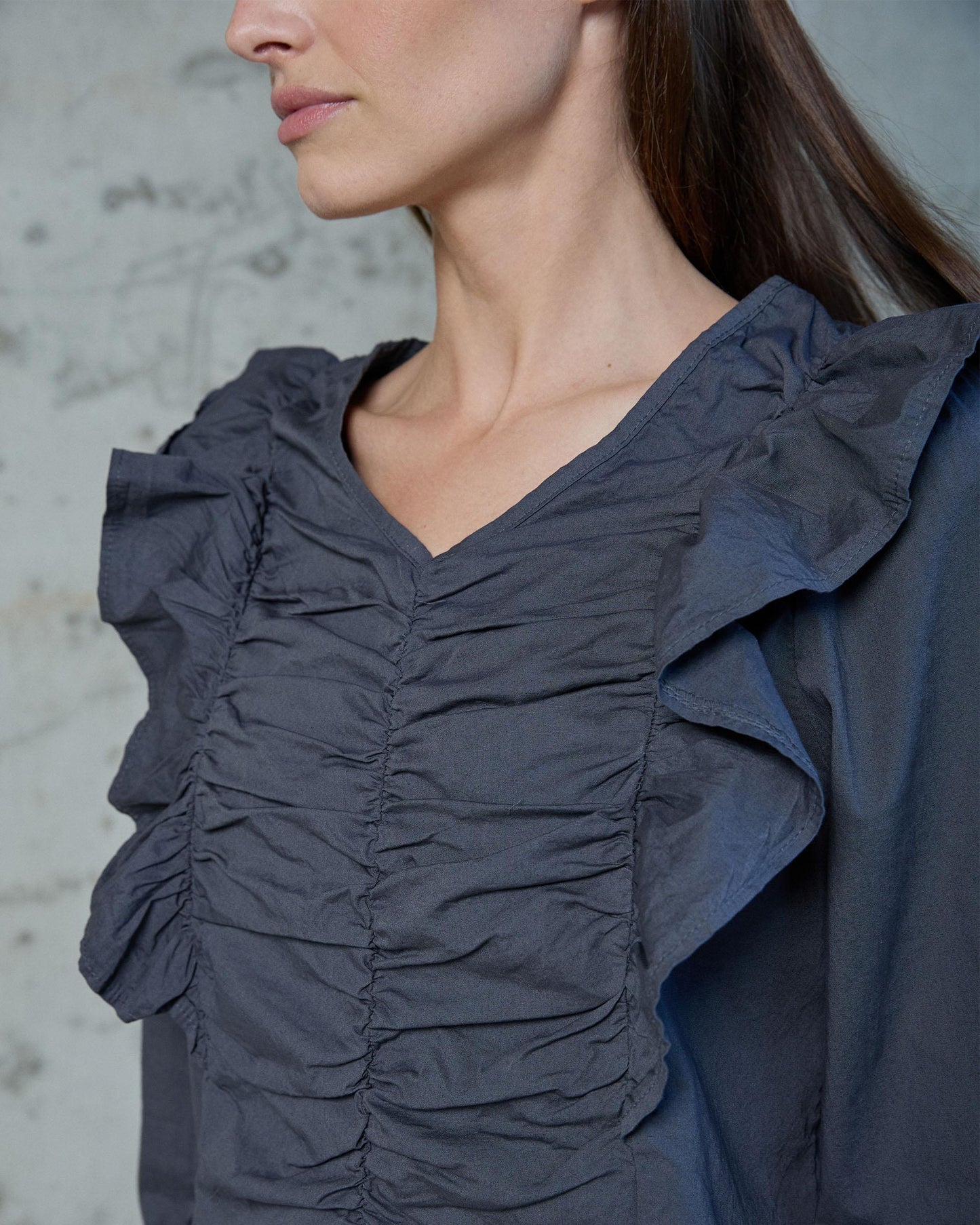 Blusa Fruncido Volante Antracita