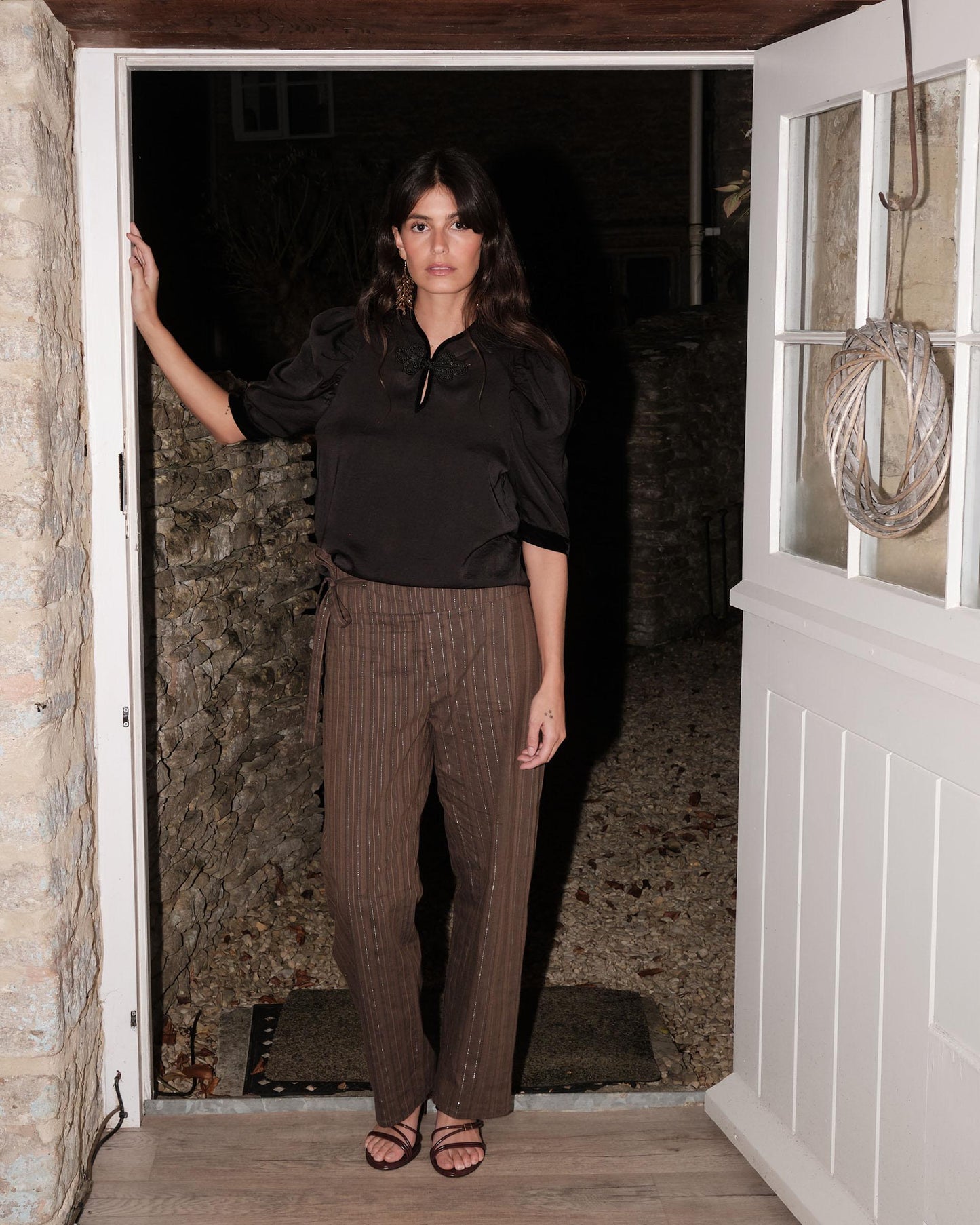 Blusa japonesa com detalhes em veludo preto