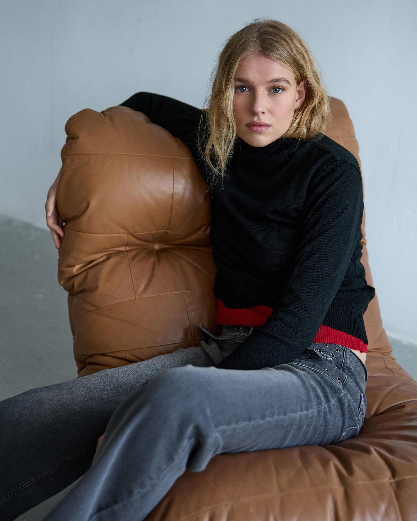 Jersey Punto Fino Cuello Alto Negro