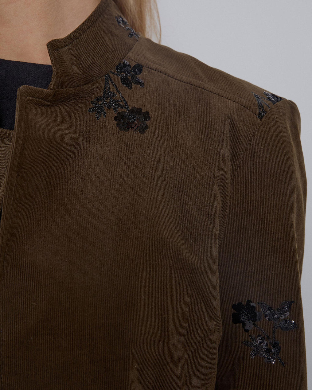 Casaco Micropana Verde Escuro com Flores de Lantejoulas