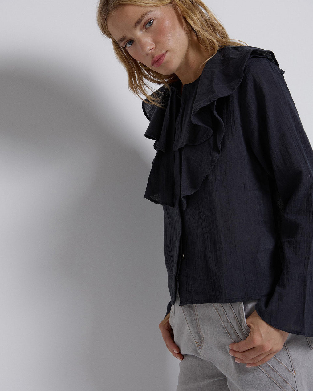 Blusa Volantes Asimétricos Antracita