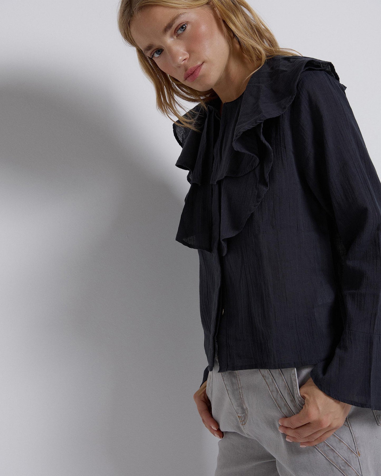 Blusa Volantes Asimétricos Antracita